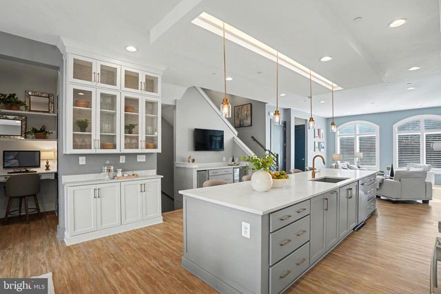 8215 RIVER RD, Bethesda, MD 20817