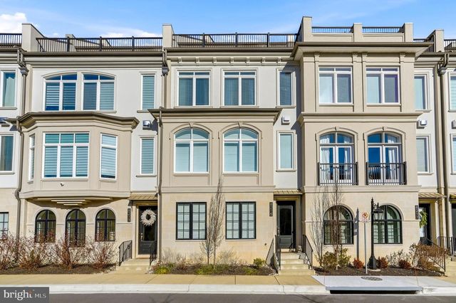 8215 RIVER RD, Bethesda, MD 20817