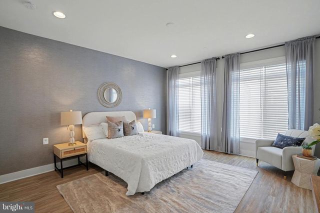 8215 RIVER RD, Bethesda, MD 20817