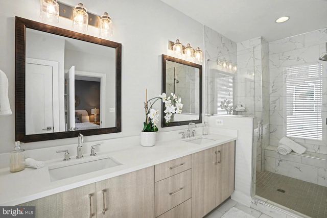 8215 RIVER RD, Bethesda, MD 20817