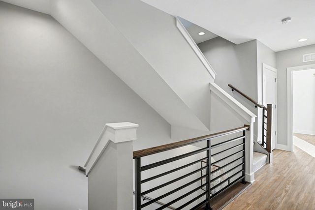 8215 RIVER RD, Bethesda, MD 20817