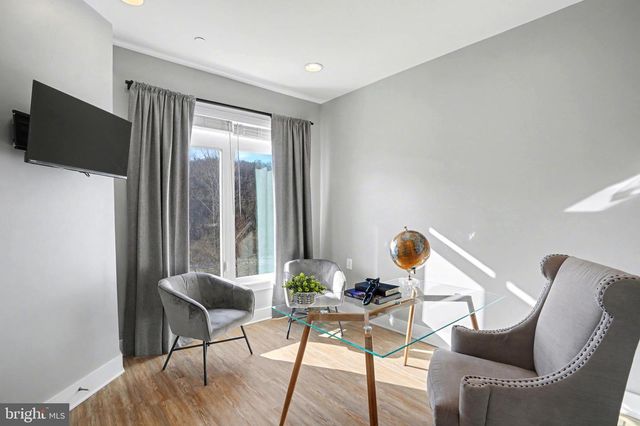 8215 RIVER RD, Bethesda, MD 20817