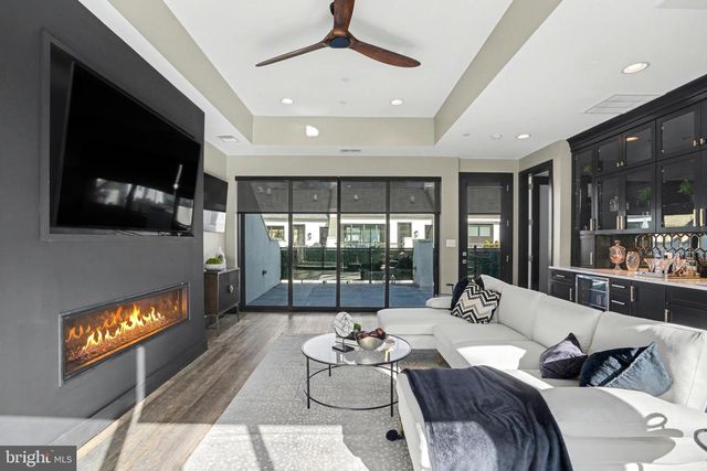 8215 RIVER RD, Bethesda, MD 20817