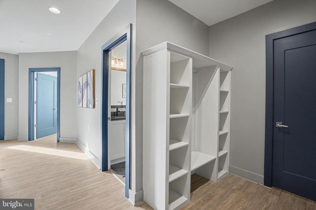 8215 RIVER RD, Bethesda, MD 20817