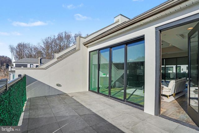 8215 RIVER RD, Bethesda, MD 20817