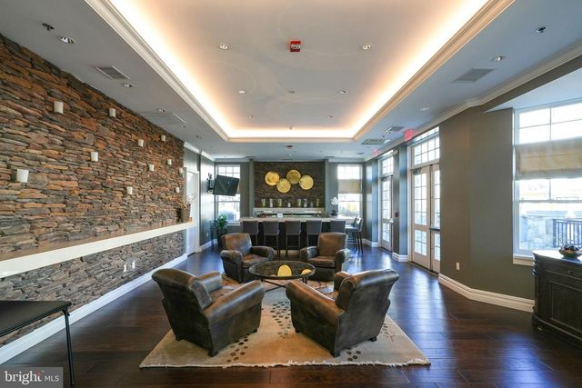 8215 RIVER RD, Bethesda, MD 20817