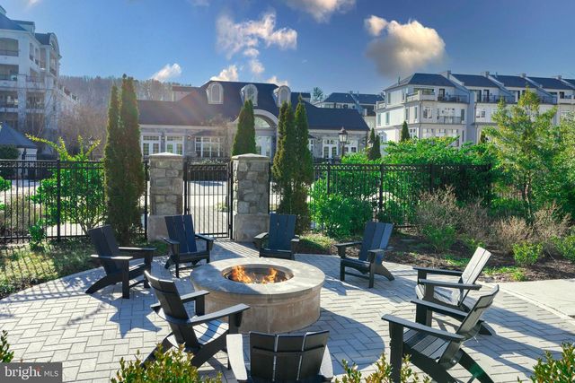 8215 RIVER RD, Bethesda, MD 20817