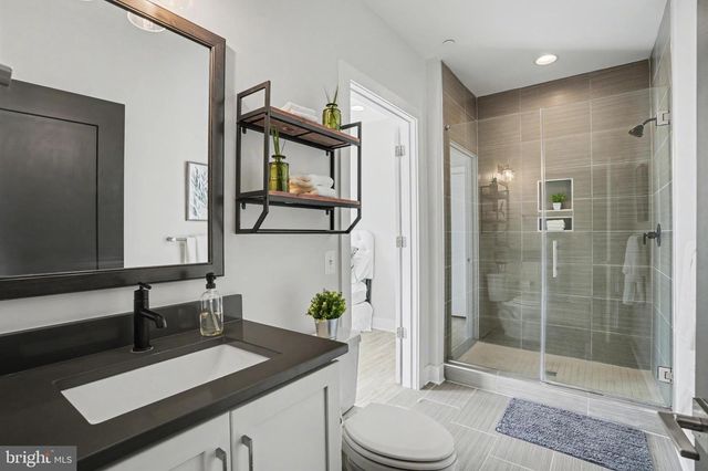 8215 RIVER RD, Bethesda, MD 20817