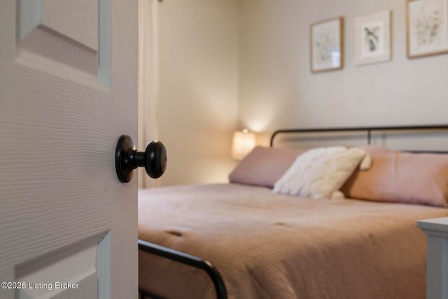 6812 Village Green Blvd, Pewee Valley, KY 40056