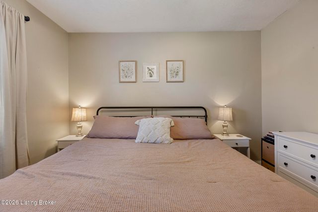 6812 Village Green Blvd, Pewee Valley, KY 40056