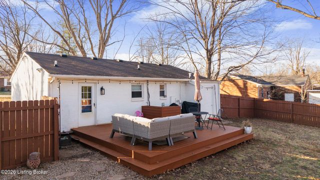 6812 Village Green Blvd, Pewee Valley, KY 40056