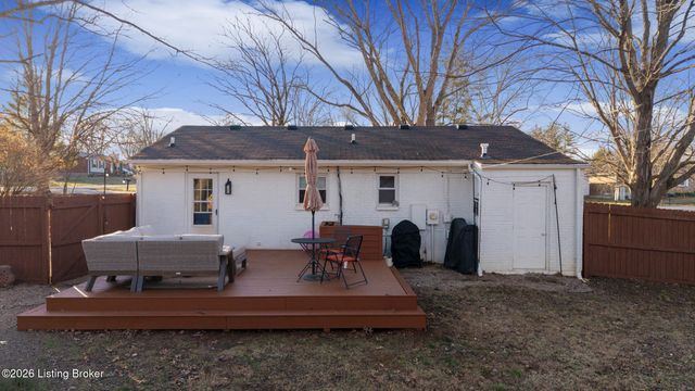 6812 Village Green Blvd, Pewee Valley, KY 40056