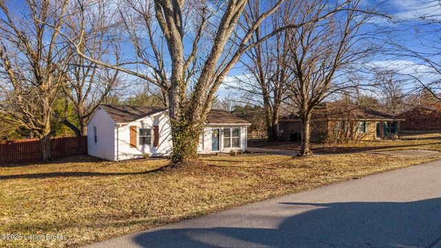 6812 Village Green Blvd, Pewee Valley, KY 40056