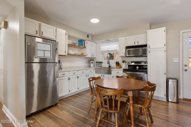 6812 Village Green Blvd, Pewee Valley, KY 40056