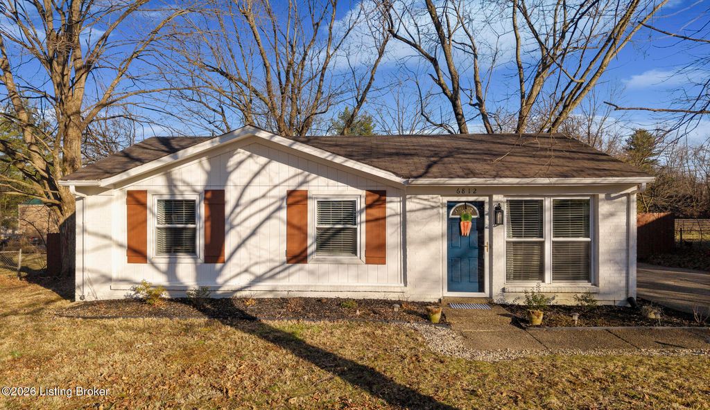 6812 Village Green Blvd, Pewee Valley, KY 40056