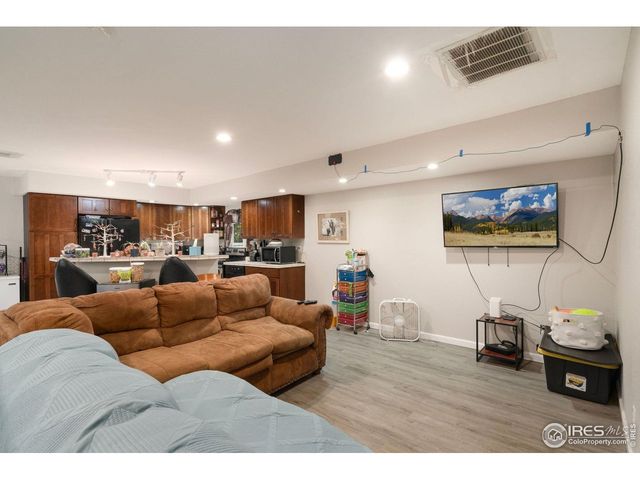 643 W 10th St, Loveland, CO 80537