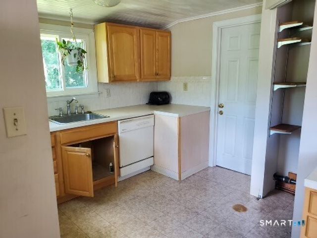 79 HEMINWAY PARK Road 2nd, Watertown, CT 06795