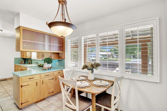 205 Robin Hood Dr, Modesto, CA 95350