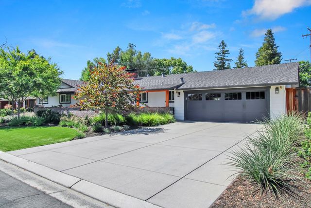 205 Robin Hood Dr, Modesto, CA 95350