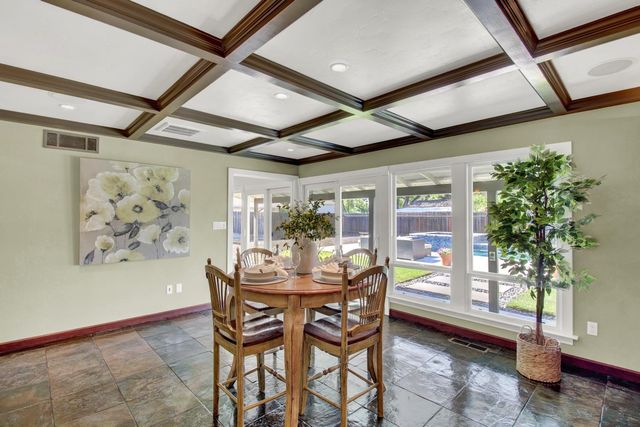 205 Robin Hood Dr, Modesto, CA 95350