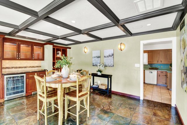 205 Robin Hood Dr, Modesto, CA 95350