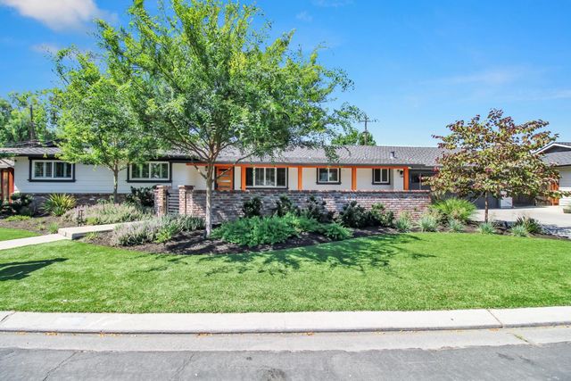 205 Robin Hood Dr, Modesto, CA 95350