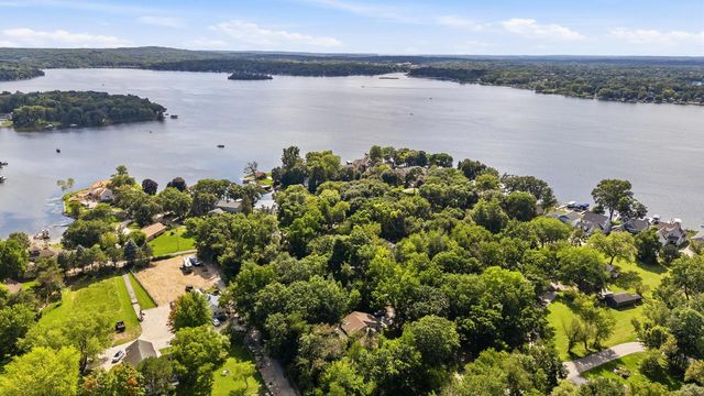 2944 Ridley ROAD, Hartland, WI 53029