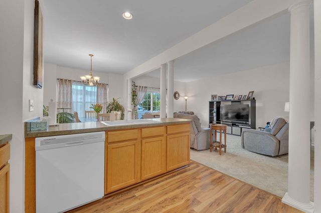 34 GLACIER DR, Berlin, NJ 08009