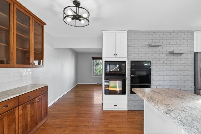 11860 Sunnybrook Road, Eden Prairie, MN 55347