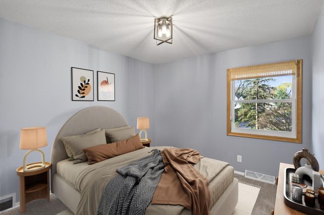 11860 Sunnybrook Road, Eden Prairie, MN 55347