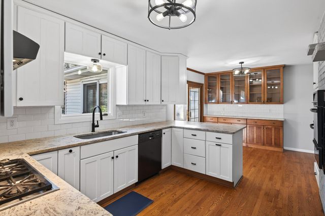 11860 Sunnybrook Road, Eden Prairie, MN 55347