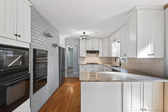 11860 Sunnybrook Road, Eden Prairie, MN 55347