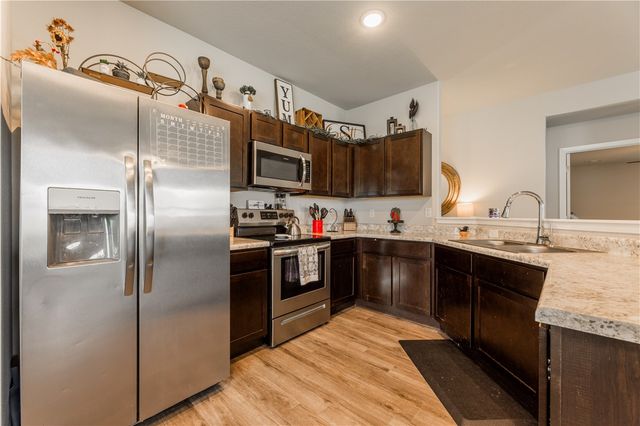 995 Jennifer Ann Lane, Elkins, AR 72727