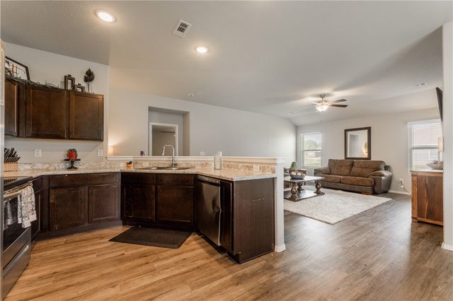 995 Jennifer Ann Lane, Elkins, AR 72727