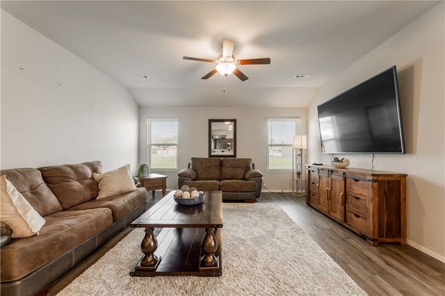995 Jennifer Ann Lane, Elkins, AR 72727