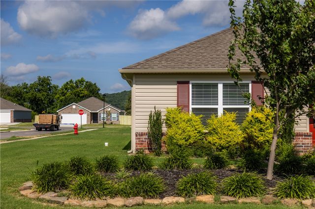 995 Jennifer Ann Lane, Elkins, AR 72727