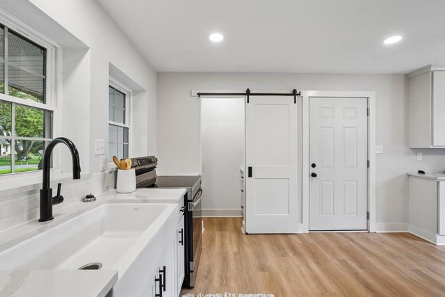 2565 El Rancho DRIVE, Brookfield, WI 53005