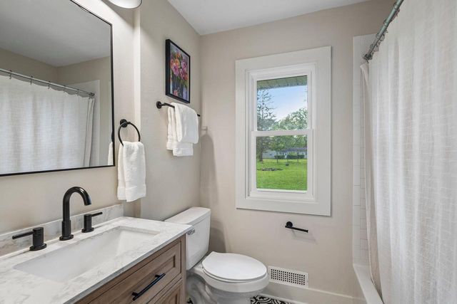 2565 El Rancho DRIVE, Brookfield, WI 53005