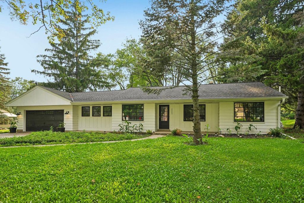 2565 El Rancho DRIVE, Brookfield, WI 53005