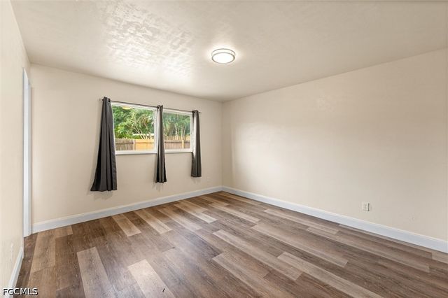 1274 Pondella CIR, North Fort Myers, FL 33903