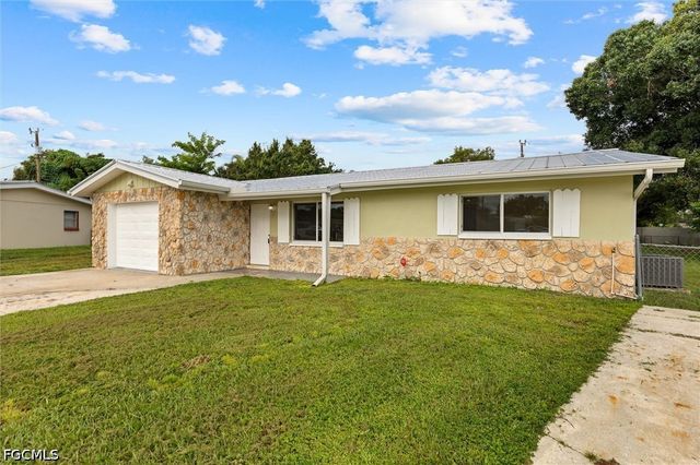 1274 Pondella CIR, North Fort Myers, FL 33903