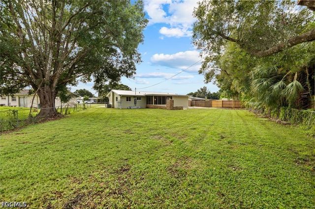 1274 Pondella CIR, North Fort Myers, FL 33903
