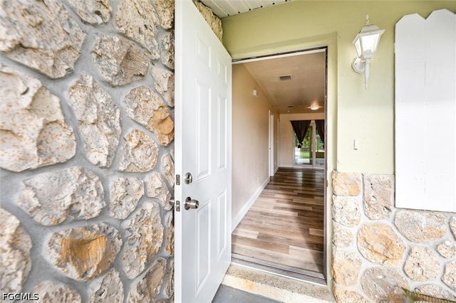 1274 Pondella CIR, North Fort Myers, FL 33903