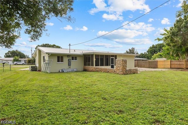 1274 Pondella CIR, North Fort Myers, FL 33903