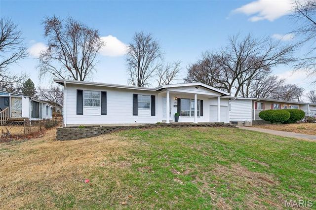 2500 Dove Drive, Florissant, MO 63031