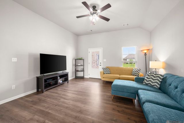 7728 Amite Springs Dr, Denham Springs, LA 70726