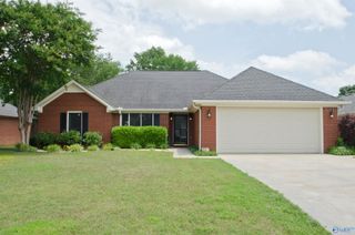 1422 Lake Crest Drive, Decatur, AL 35603