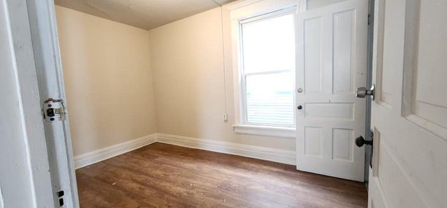 935 W Greenfield AVENUE, Milwaukee, WI 53204