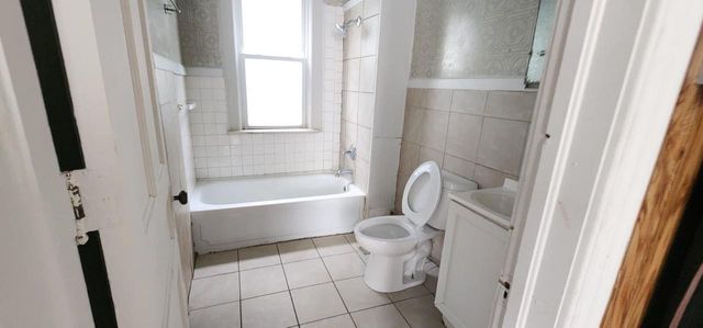 935 W Greenfield AVENUE, Milwaukee, WI 53204