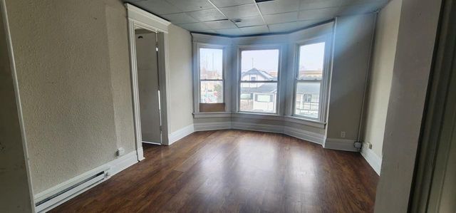 935 W Greenfield AVENUE, Milwaukee, WI 53204